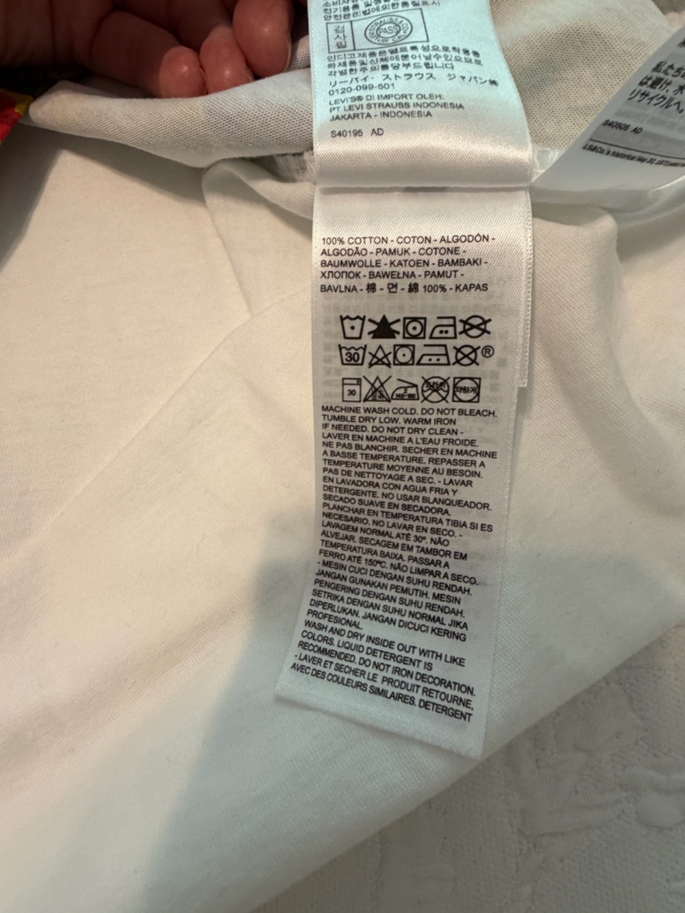 FARM Rio White Tee with Multicolored Tropical Birds & Wildlife - Picture 6 of 6